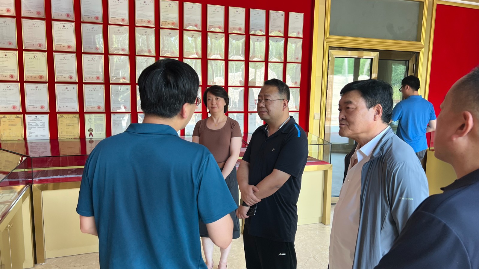 1762941906318142.jpg 1762941906318142.jpg